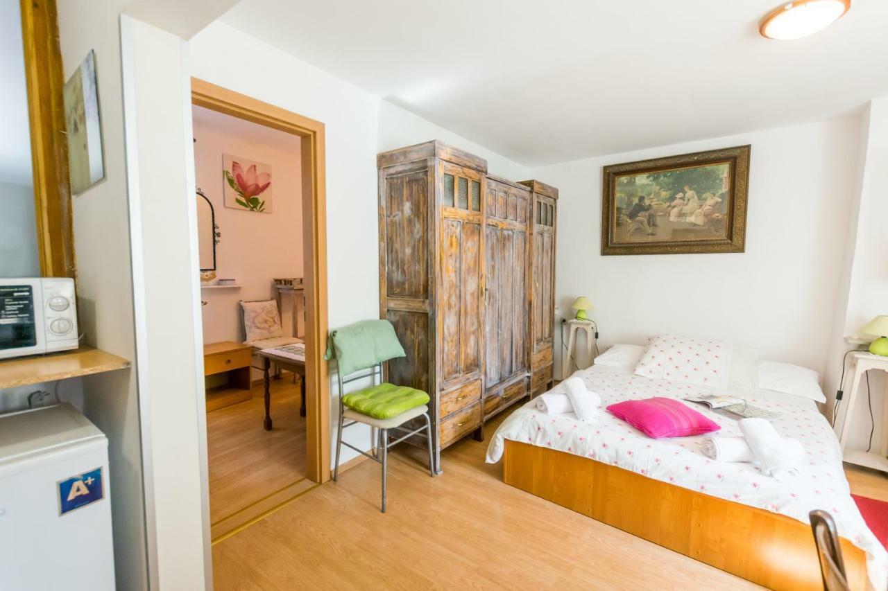 Beautiful Rustical Apt Ana In The Heart Of โรวีน ภายนอก รูปภาพ