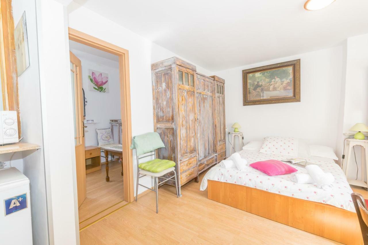 Beautiful Rustical Apt Ana In The Heart Of โรวีน ภายนอก รูปภาพ