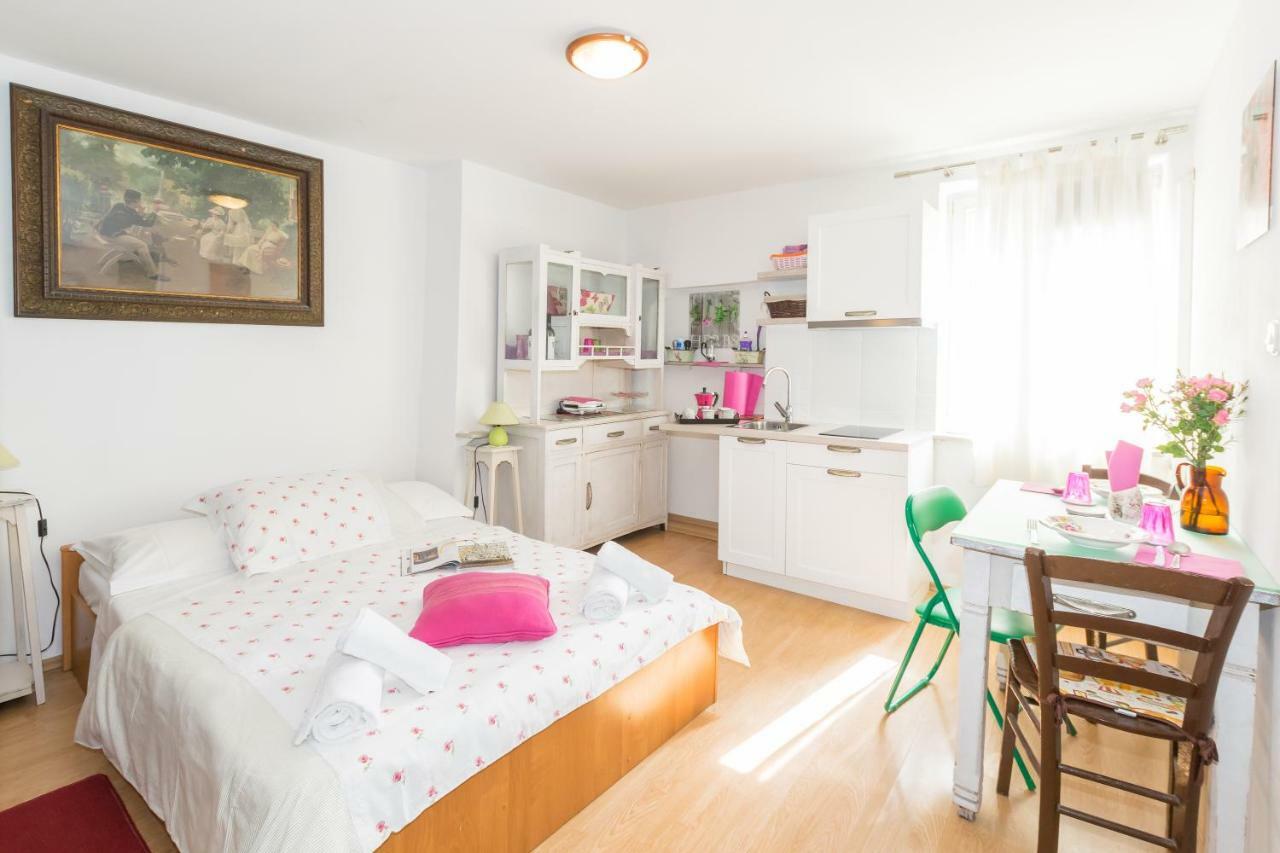 Beautiful Rustical Apt Ana In The Heart Of โรวีน ภายนอก รูปภาพ