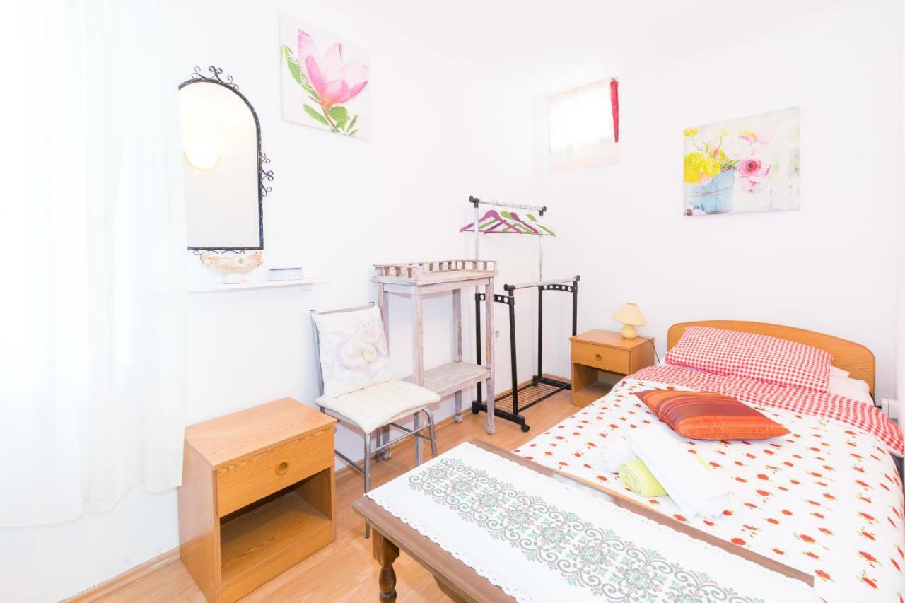Beautiful Rustical Apt Ana In The Heart Of โรวีน ภายนอก รูปภาพ