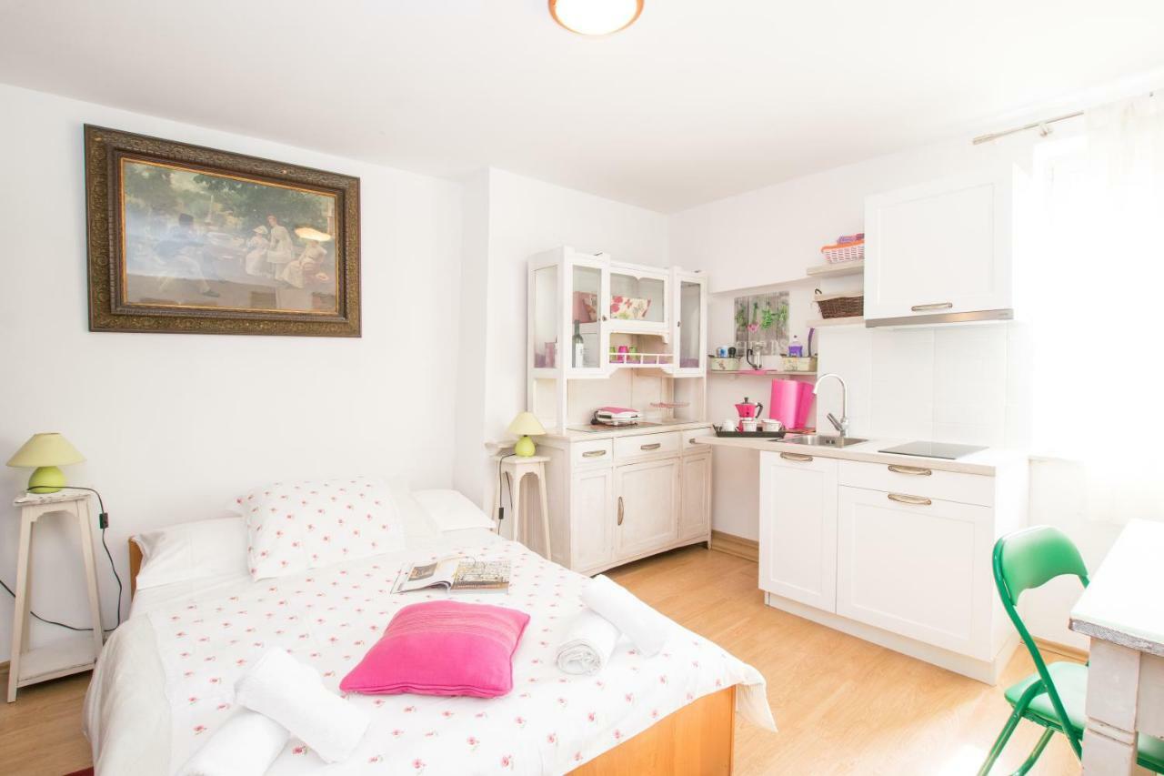 Beautiful Rustical Apt Ana In The Heart Of โรวีน ภายนอก รูปภาพ