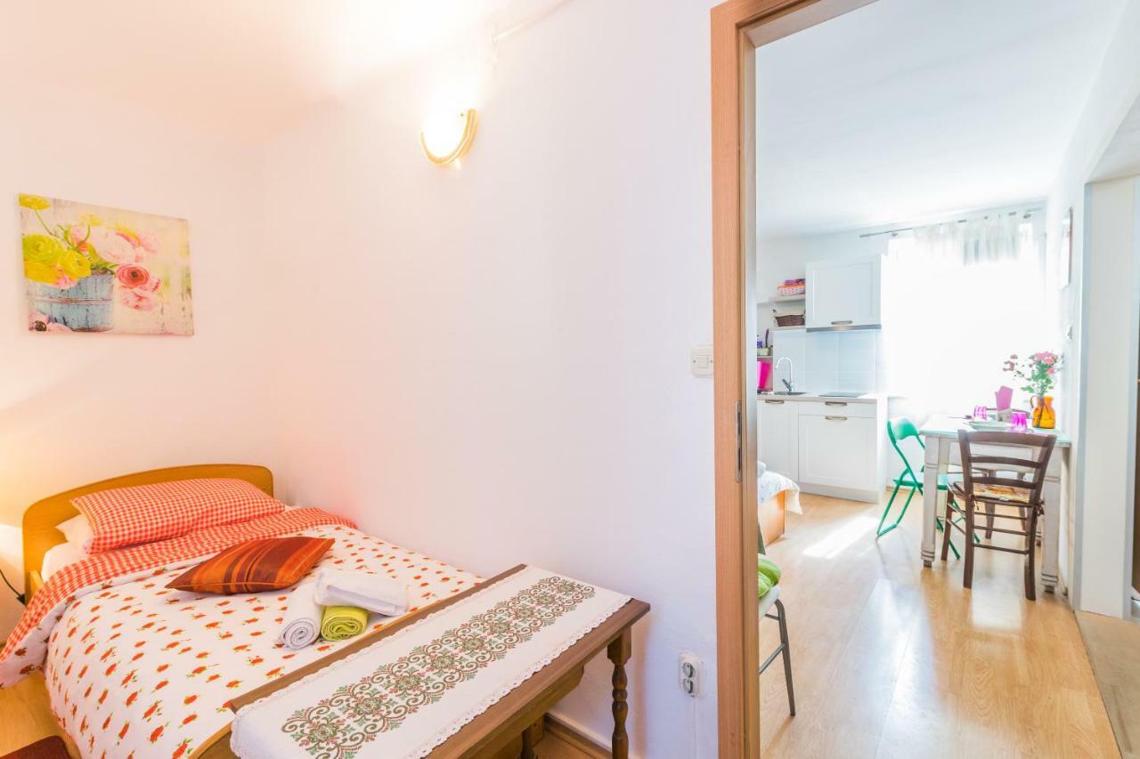 Beautiful Rustical Apt Ana In The Heart Of โรวีน ภายนอก รูปภาพ