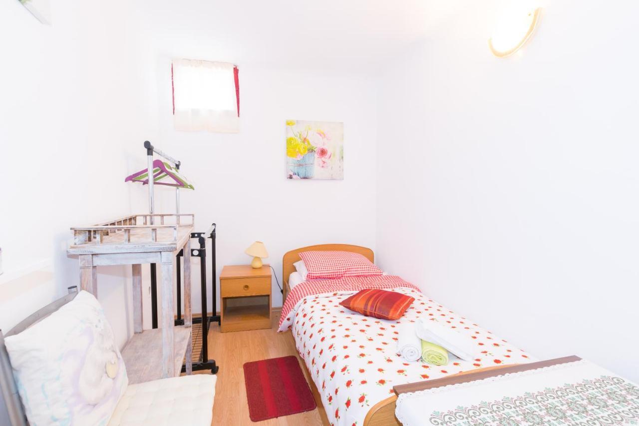 Beautiful Rustical Apt Ana In The Heart Of โรวีน ภายนอก รูปภาพ